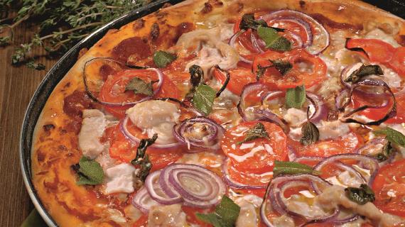 Пицца с индейкой и шалфеем